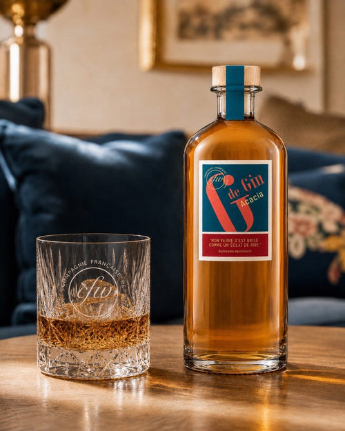 G de Gin Acacia 70 cl servi en dégustation dans un verre élégant
